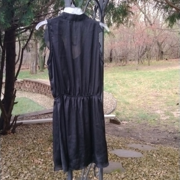 Jen N Rose silky polyester ruffled dress size medium - Picture 9 of 13